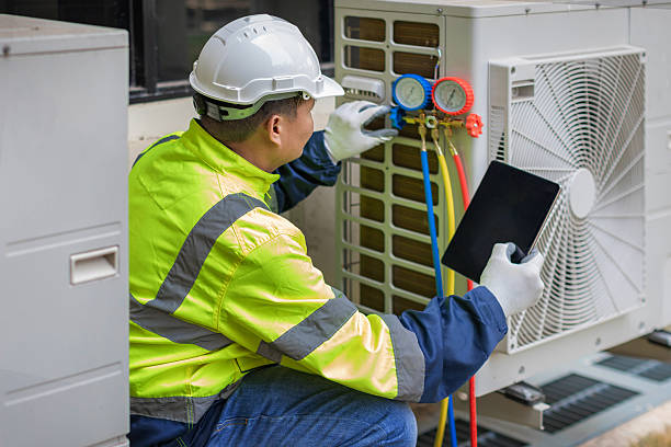 Professional Hvac technician working in Callahan, FL